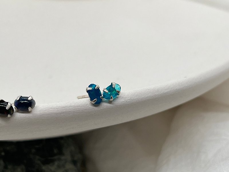 Natural opal earrings - ต่างหู - เครื่องเพชรพลอย สีน้ำเงิน