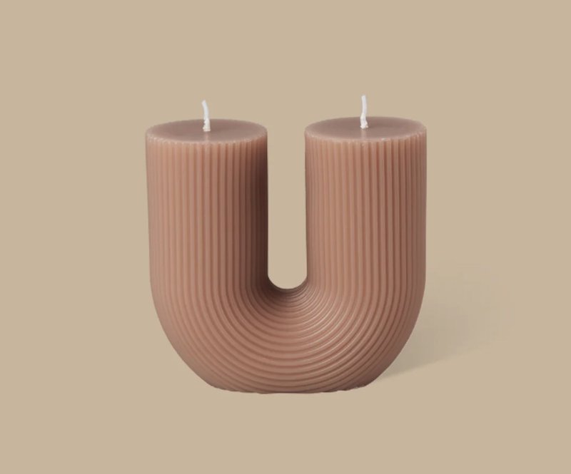 Curl Curl U-shaped pillar candle coral - ของวางตกแต่ง - ขี้ผึ้ง สึชมพู