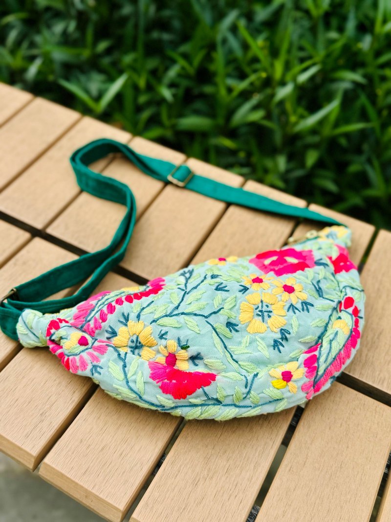 Hand embroidered floral lake green cross-body shoulder bag - กระเป๋าแมสเซนเจอร์ - ผ้าไหม สีเขียว