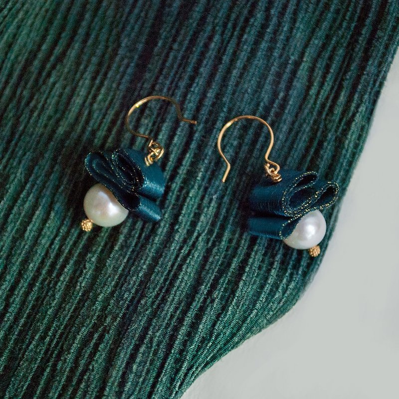 TeaTime / lena Blue Green Satin Glitter Pearl Earrings Earhook / Original Handmade Imported Material Earrings Earrings - Earrings & Clip-ons - Gemstone 