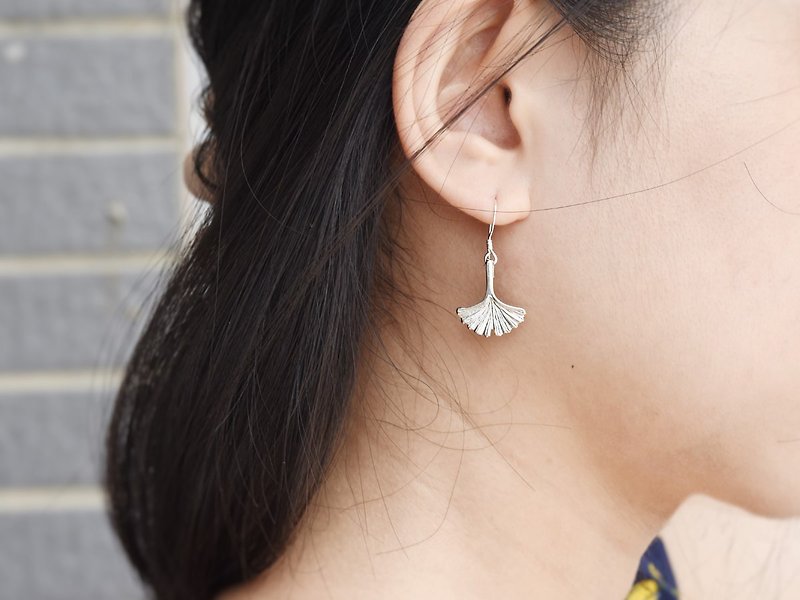 Little Ginkgo - Botanical Garden | Dangle Earrings 925 Sterling Silver Changeable Clip Lettering Valentine's Gift - ต่างหู - เงินแท้ สีเงิน