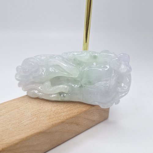緣圓翡翠 超冰潤淡綠色帶春彩手工雕刻貔貅吊墜 |天然緬甸玉A貨翡翠