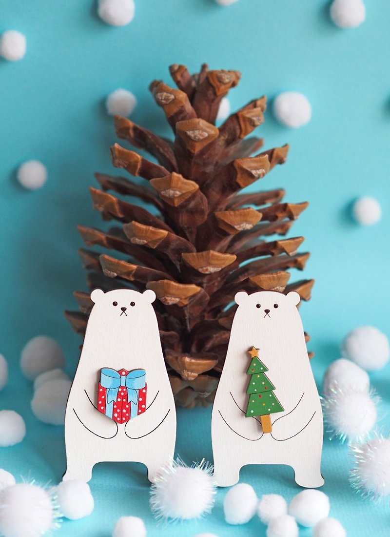シロクマの抱擁のブローチ/クリスマス/クリスマスツリー - ブローチ - 木製 ホワイト