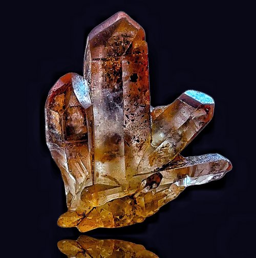 OLINA DESIGN歐林娜設計 紅幽靈 金字塔 水晶 幽靈 幻影金字塔 金字塔水晶 原礦石 原石