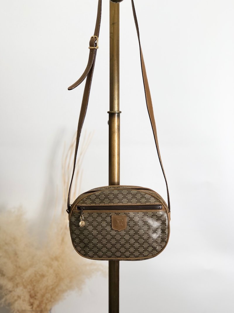 【 日本直送　名牌中古包 】CELINE セリーヌ マカダム ショルダーバッグ ベージュ ブラゾン型押し vintage ヴィンテージ オールド 72hdhd - 側背包/斜背包 - 防水材質 咖啡色