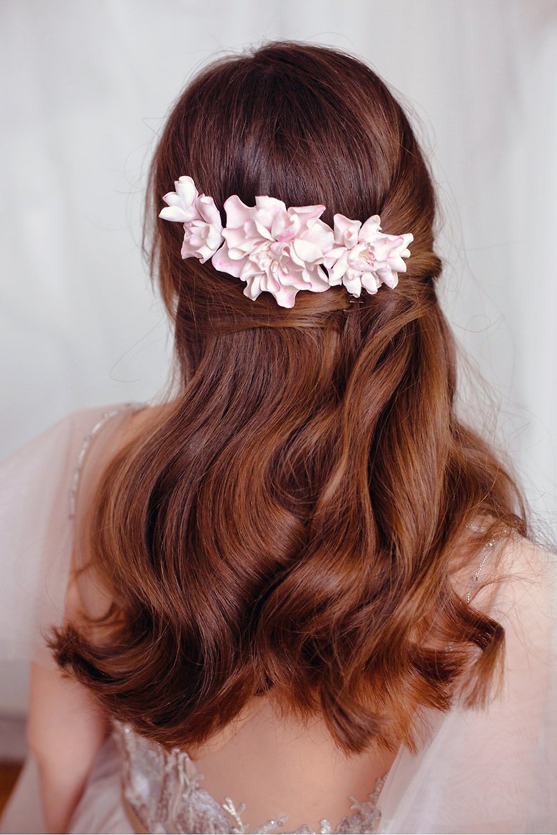 ピンクの花のブライダルヘアコーム - ボヘミアンウェディングヘッドピース - ウェディングピンク牡丹の髪 - ヘアアクセサリー - 粘土 ピンク