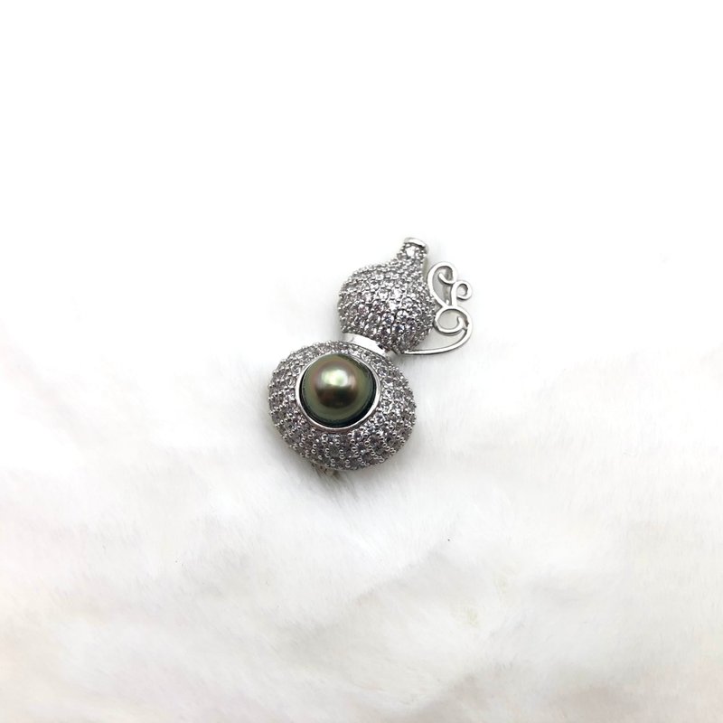 Gourd brooch - natural pearl /birthday/suit match/graduation / gift / teacher - เข็มกลัด - ไข่มุก สีเทา