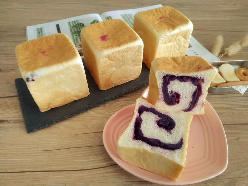 Six pieces of purple sweet potato flavour with golden brick cube small toast - Bread - Fresh Ingredients Purple