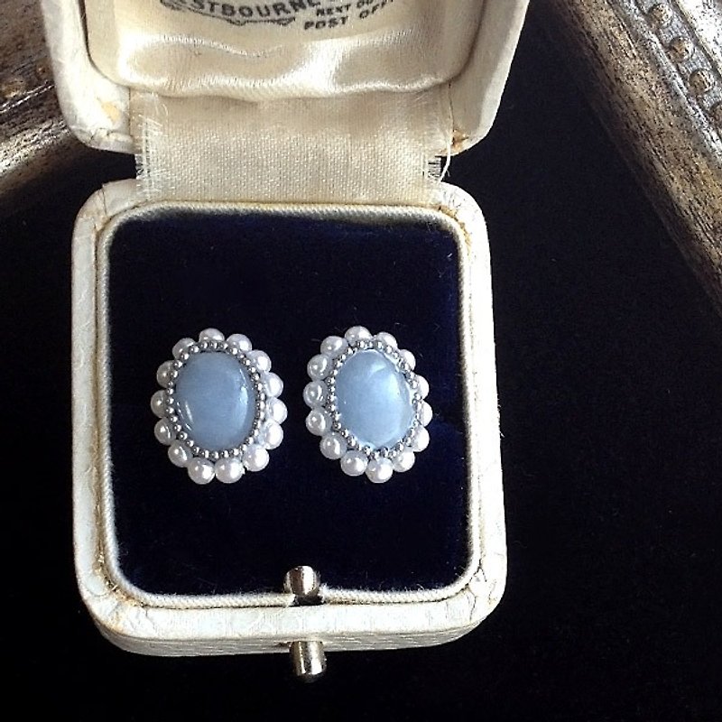 14 kgf Angelite AAA and vintage pearl oval pierced earrings ear needle - ต่างหู - เครื่องเพชรพลอย สีน้ำเงิน