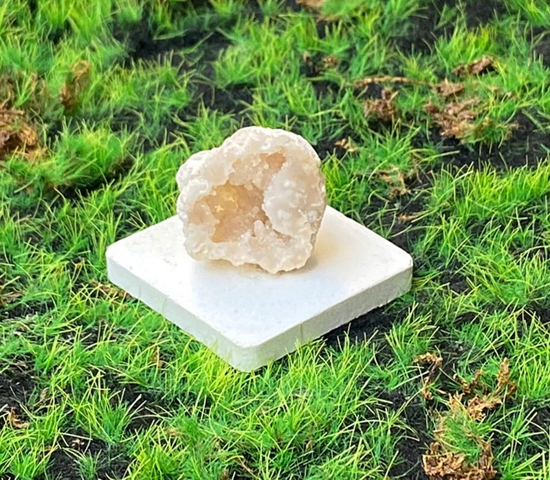 Energy decoration - natural raw ore crystal clear agate white geode attracts wealth and luck fast shipping - ของวางตกแต่ง - คริสตัล ขาว