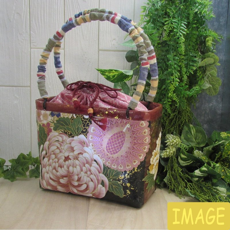 Basket bag/Ikkanbari/A gorgeous flower patterned fabric arranged on a black washi paper base/The inside is brown/The colorful handle is long and can be worn over the shoulder/Free cloth drawstring bag/Nearly square shape - อื่นๆ - ไม้ไผ่ สึชมพู