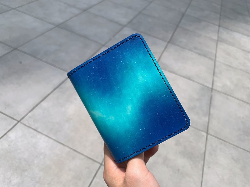 Hand Dyed Leather Teal Aurora Mini Short Wallet Clip - กระเป๋าสตางค์ - หนังแท้ สีน้ำเงิน