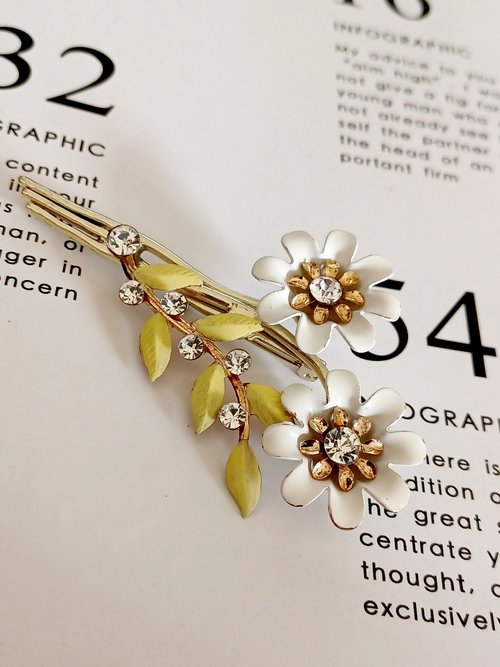 老時光製造所 vintage jewelry Coro 古董典雅立體白琺瑯花卉別針