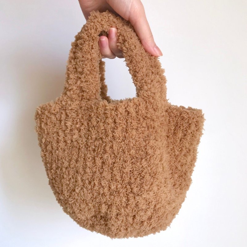 Crochet _ plush tote - กระเป๋าถือ - ผ้าฝ้าย/ผ้าลินิน สีนำ้ตาล