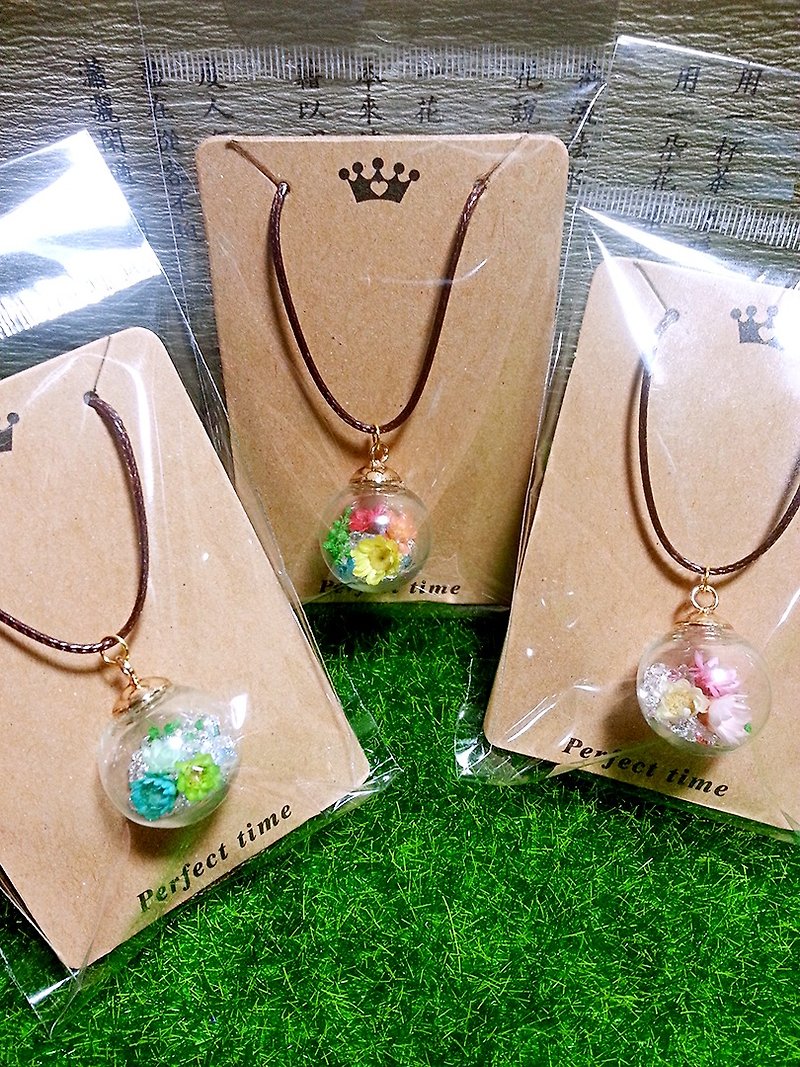 Glass ball necklace - dandelions, daisies, hydrangea flowers eternal life (can be customized) - สร้อยคอ - แก้ว หลากหลายสี