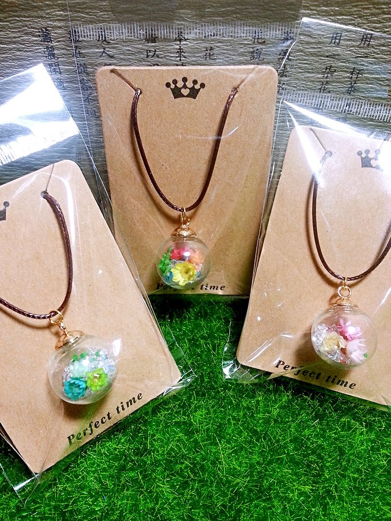 Glass ball necklace - dandelions, daisies, hydrangea flowers eternal life (can be customized) - สร้อยคอ - แก้ว หลากหลายสี