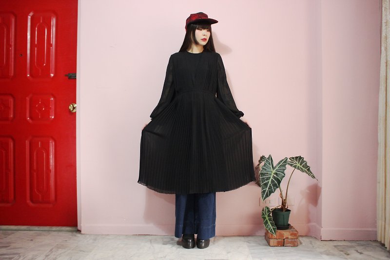 [ヴィンテージドレス]（日本製）（日本の年間標準）細かいエレガントな黒のVネック長袖プリーツヴィンテージドレス - ワンピース - ポリエステル ブラック