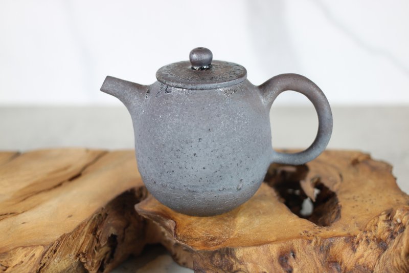 【送禮好物】柴燒 天然落灰 手拉坯茶壺 名家葉敏祥手工作品 - 茶壺/茶杯/茶具 - 瓷 