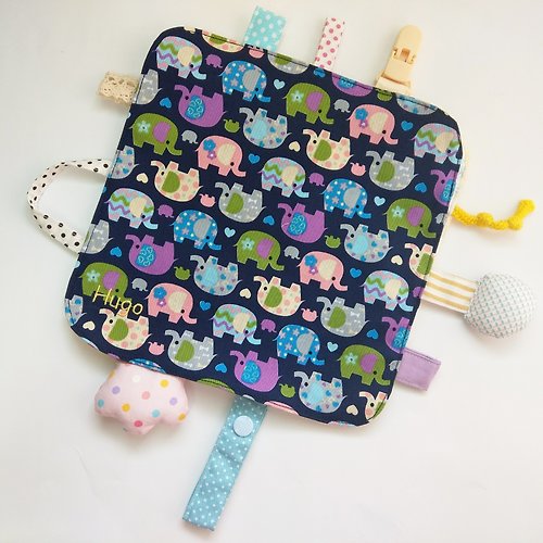 QQ rabbit 手工嬰幼兒精品 彌月禮盒 免費繡名字。大象愛排隊-2色可選。圓角響紙安撫巾