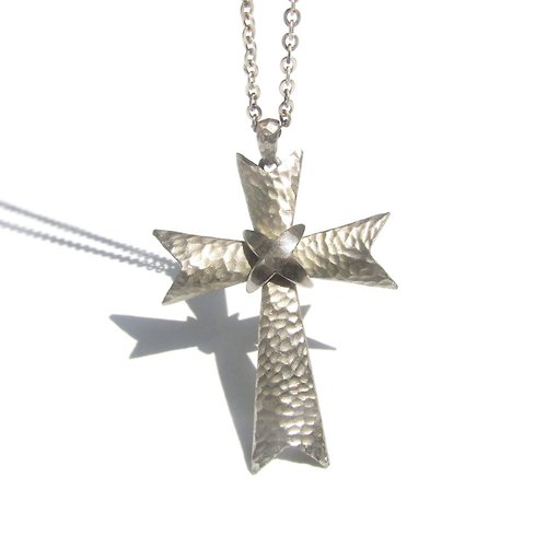 panic-art-market 80s Vintage silver tone cross motif hammered mark pewter necklace