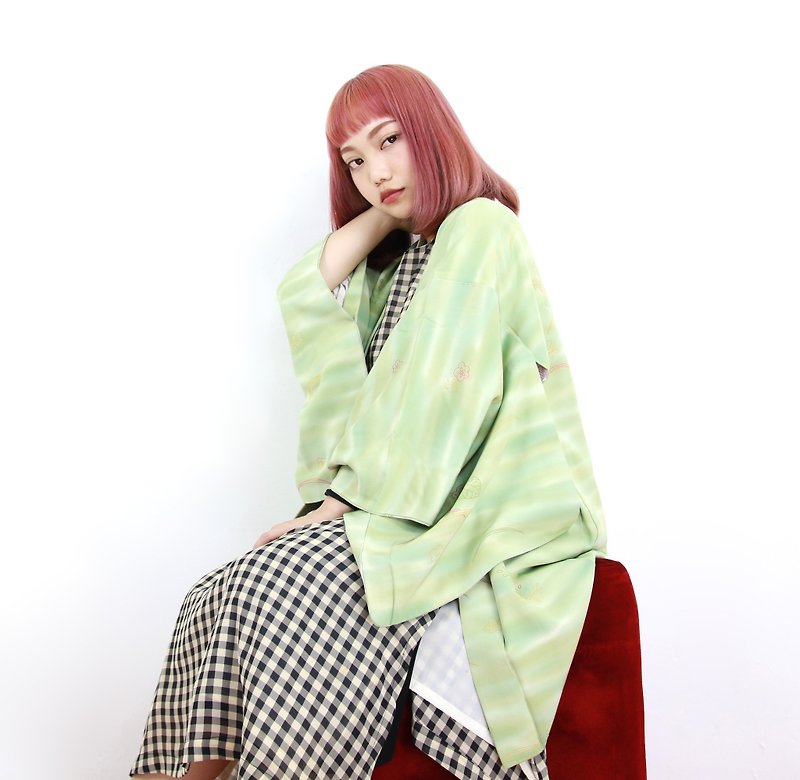 Back to Green-Japan brought back feather kimono mint strokes/vintage kimono - เสื้อแจ็คเก็ต - ผ้าไหม 