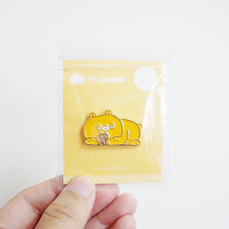 LAZY BEAR  metal badge - เข็มกลัด/พิน - โลหะ สีเหลือง