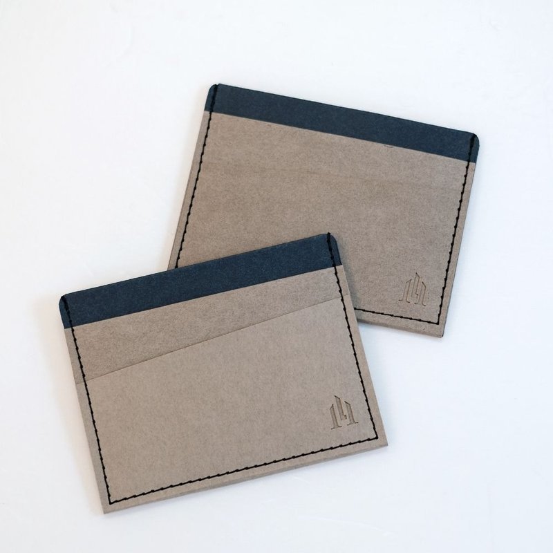 LOGINHEART | Double-sided sensor card holder cloud gray and blue sensor does not interfere with 5 card layers paper leather - กระเป๋าสตางค์ - กระดาษ 