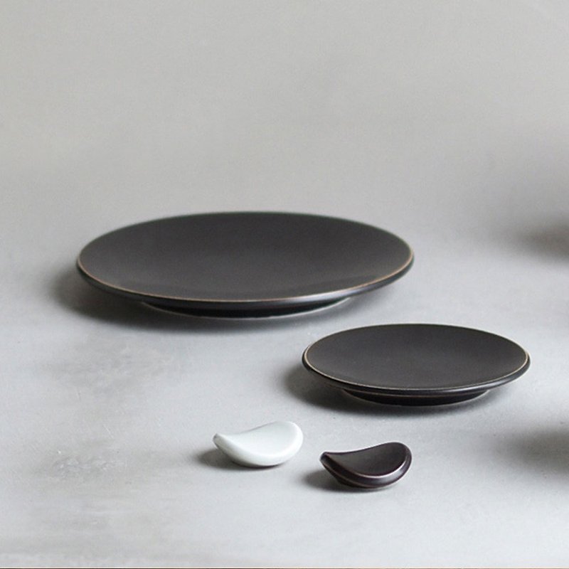 Japanese KINTO HIBI plate-20cm / 2 colors in total - Plates & Trays - Porcelain Black
