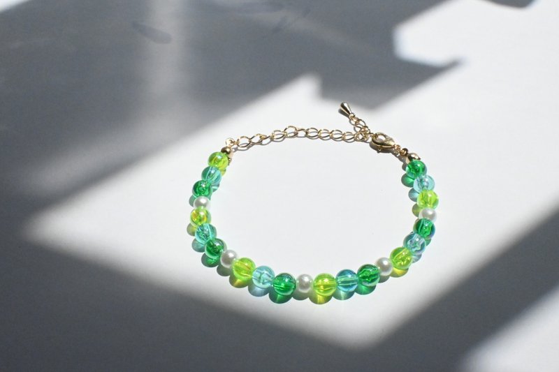 crystal forest bracelet • Beaded bracelet dopamine summer wear green forest - สร้อยข้อมือ - ทองแดงทองเหลือง สีเขียว