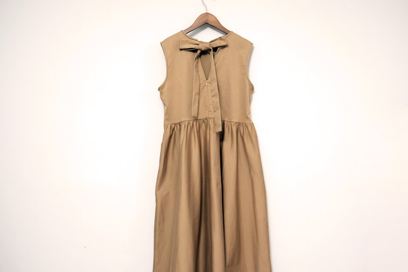 Vest strapped long dress/dark Khaki - ชุดเดรส - ผ้าฝ้าย/ผ้าลินิน สีกากี