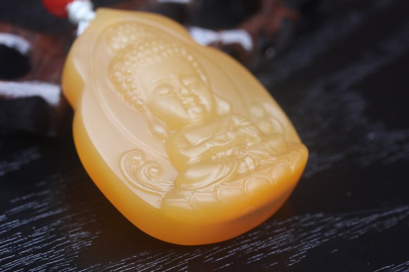 【Baby Buddha】Original hand-carved natural yellow wax Stone pendant pendant jade necklace - พวงกุญแจ - หยก สีส้ม