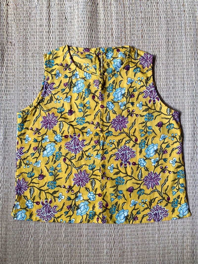 Sleeveless shirt with climber pattern by Indian industrial block technique - Women's Tops - Other Materials Multicolor