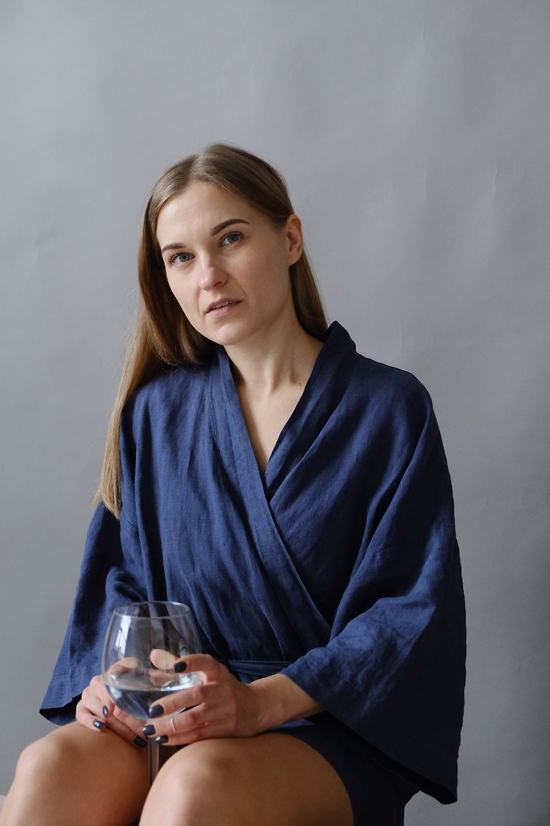 女性用ネイビーリネンバスローブ - Kimono Robe - 部屋着・寝巻き - フラックス ブルー