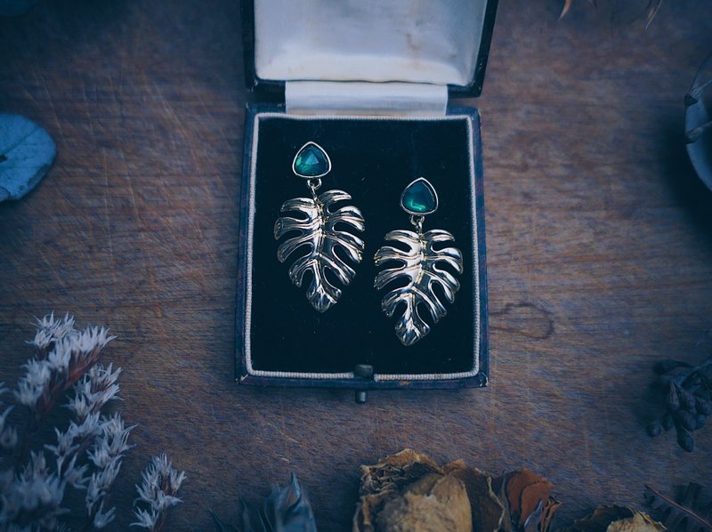 Avon 綠寶石觀葉龜背芋耳環 - Vintage Jewelry - 耳環/耳夾/耳骨夾 - 其他金屬 