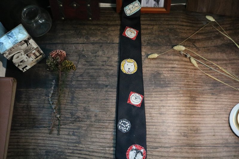 黑色真丝手工补丁领带狗狗世界贴布necktie - 領帶/領帶夾 - 絲．絹 黑色