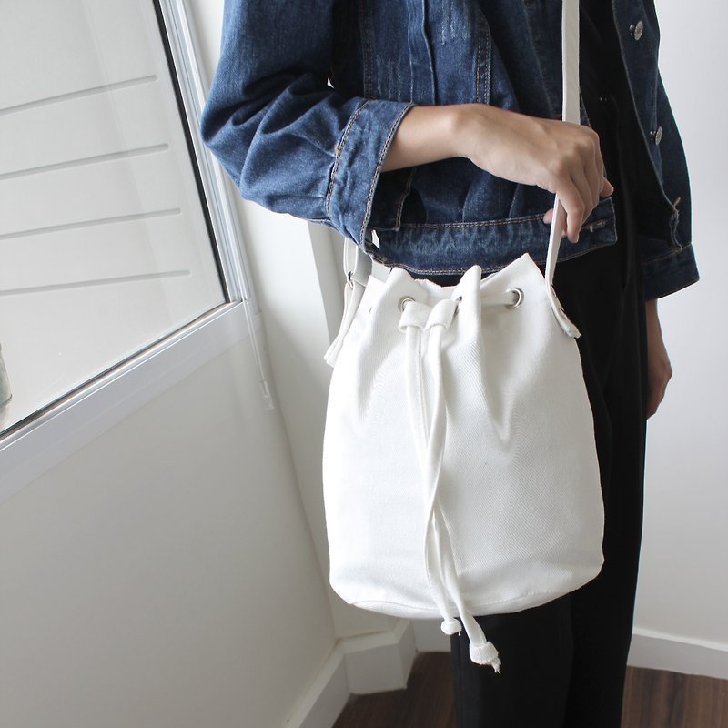 White Bucket bag - กระเป๋าแมสเซนเจอร์ - วัสดุอื่นๆ ขาว