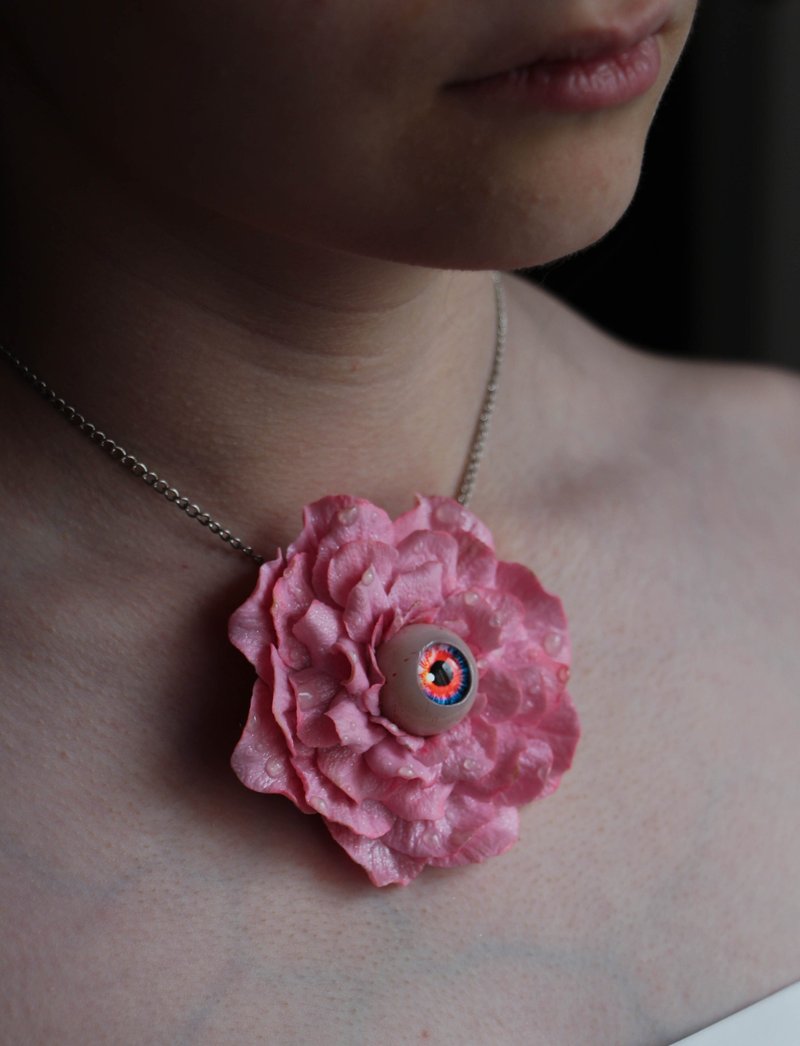 Creepy jewelry, Wild pink flower necklaces - สร้อยคอ - วัสดุอื่นๆ สึชมพู