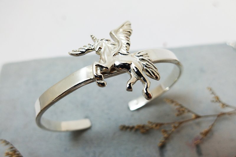 zo.craft Unicorn bracelet/925 sterling silver - สร้อยข้อมือ - โลหะ สีเทา