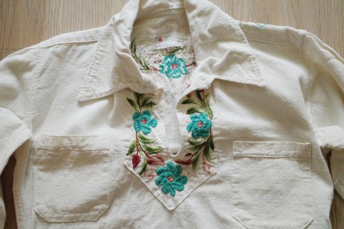 Vintage 60-70s Mexican handmade flower embroidered shirt