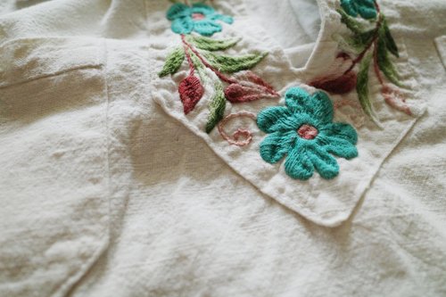 Vintage 60-70s Mexican handmade flower embroidered shirt