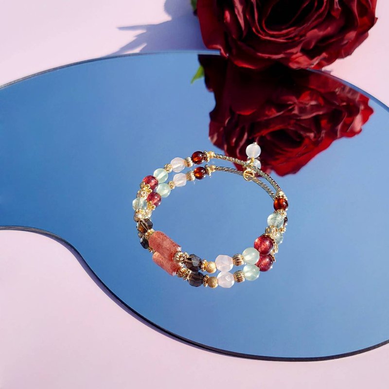 Green, fat, red and thin. Pigeon's blood red strawberry crystal grape Stone hair crystal 14K gold-plated crystal design bracelet - สร้อยข้อมือ - คริสตัล สีแดง