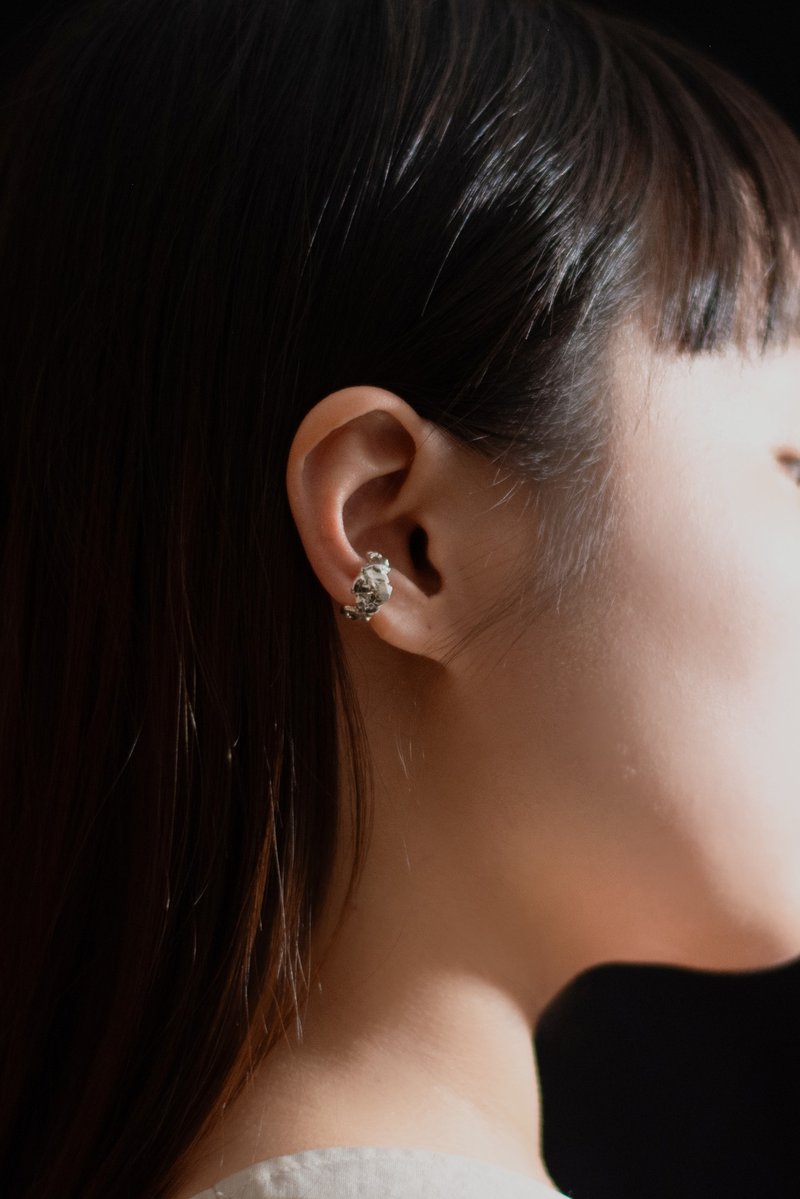 暗室原生 | Memory Ore 寂之石 純銀耳骨夾 - 耳環/耳夾/耳骨夾 - 純銀 銀色