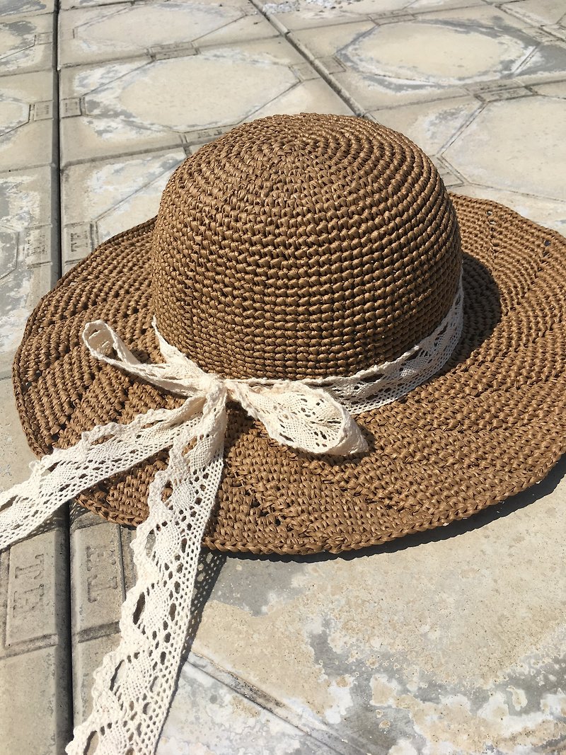 毎年の記憶の輪。手織りの夏のサンシェードの麦わら帽子 - 帽子 - 紙 ブラウン
