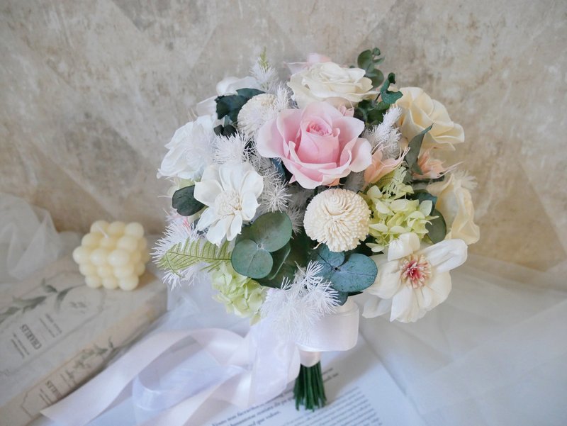 自然型手綁不凋花分束捧花【純白柔粉】分享捧花/客製化 - 乾燥花/永生花 - 植物．花 白色