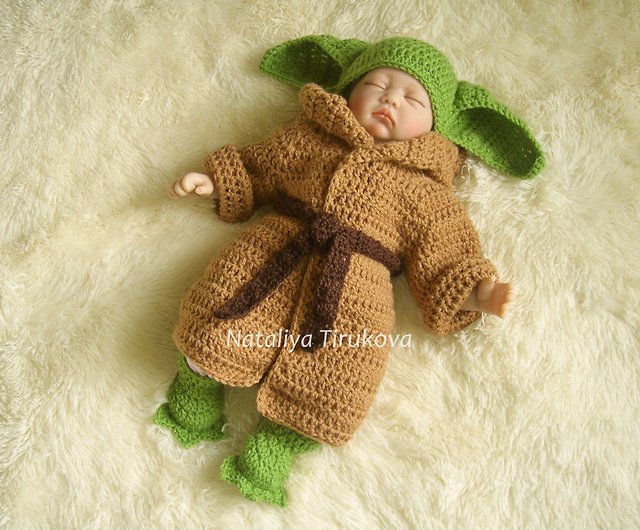 An Adorable Hand-Knit Baby Yoda Costume for Infants