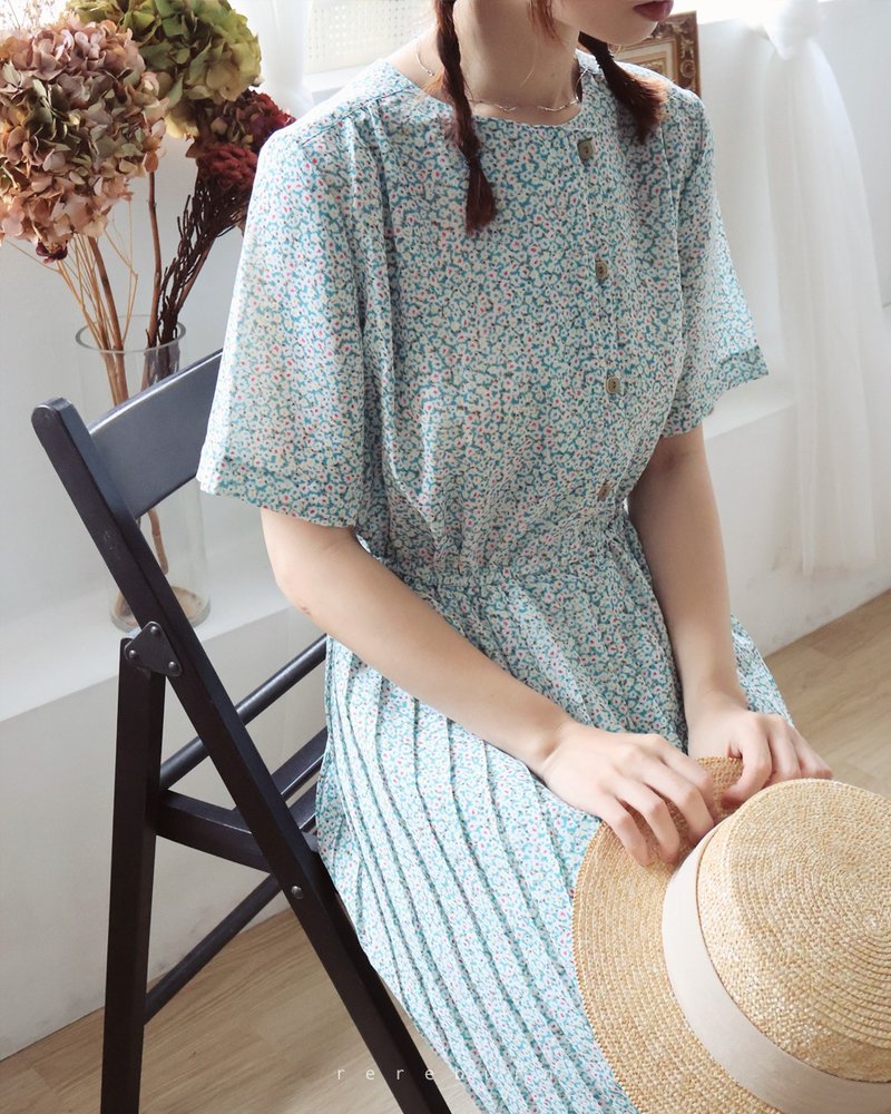 Japanese-style Showa style retro floral green loose short-sleeved vintage dress made in Japan - ชุดเดรส - เส้นใยสังเคราะห์ สีเขียว