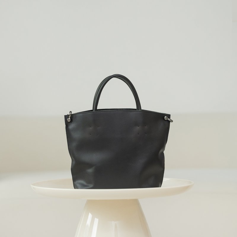 Round handle - simple shoulder soft square bag - black - กระเป๋าถือ - หนังแท้ สีดำ