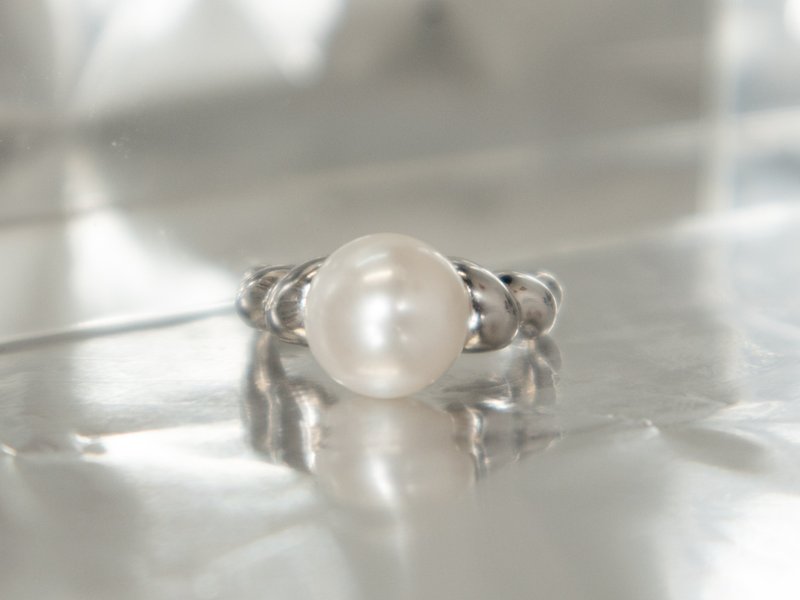 925 Sterling Silver Natural Freshwater Pearl Croissant Ring - แหวนทั่วไป - ไข่มุก ขาว