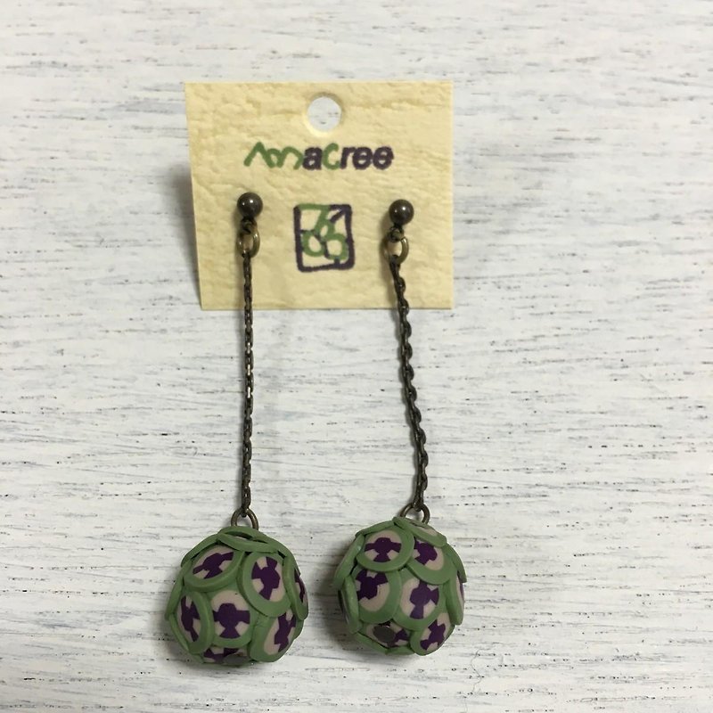 Grumbling round Chain Earrings green beige purple - Earrings & Clip-ons - Pottery 