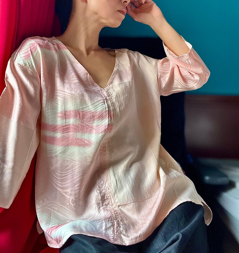 Wide and loos-fitting Cool silk tops made from Kimono - Women's Tops - Silk Pink